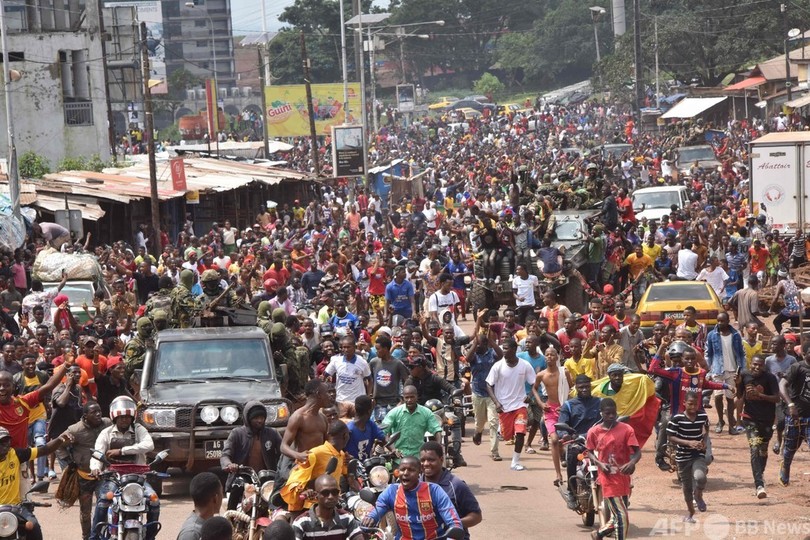 ギニアで軍事クーデター 大統領拘束