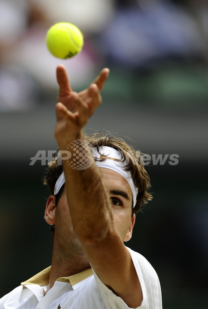 フェデラーが7年連続決勝進出、ウィンブルドン選手権