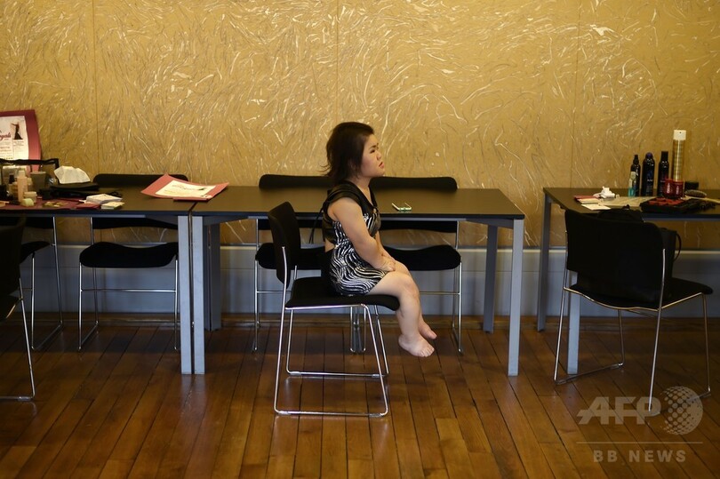 小さいことは美しい、低身長モデルがランウエーに パリ・ファッションウィーク