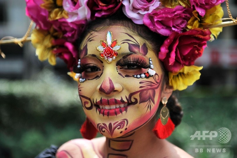 骸骨の貴婦人が通りを練り歩く 死者の日 控え メキシコ 写真26枚 国際ニュース Afpbb News