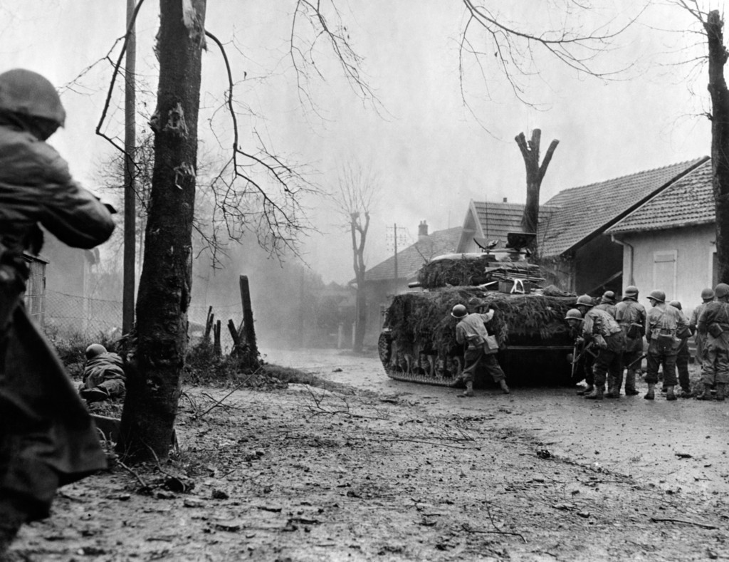 「戦車売ります」 仏の博物館 閉館に伴い所蔵品を売却 写真1枚 国際ニュース:AFPBB News