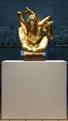 英スーパーモデル、ケイト・モスの黄金像 大英博物館 写真10枚 国際