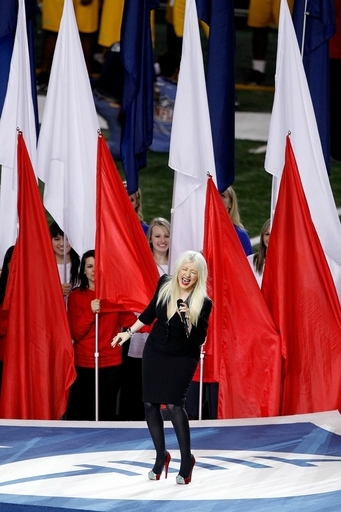 クリスティーナ・アギレラ、スーパーボウルで国歌独唱 写真17枚 国際