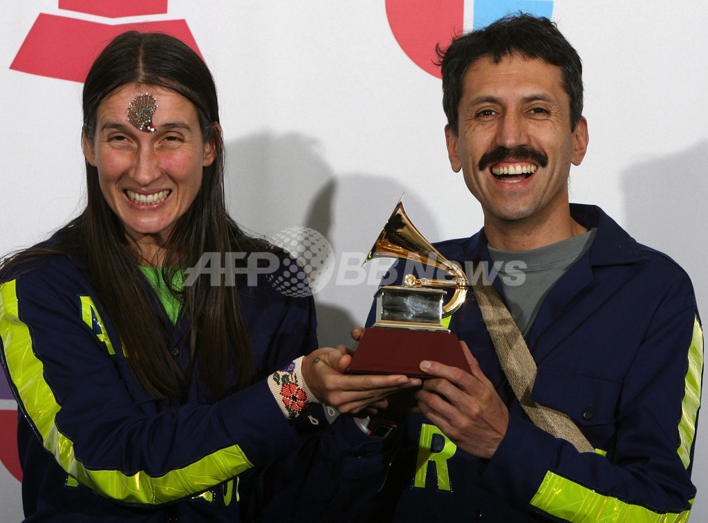 <第8回ラテン・グラミー賞> アテルシオペラドスが受賞 写真2枚 国際ニュース:AFPBB News