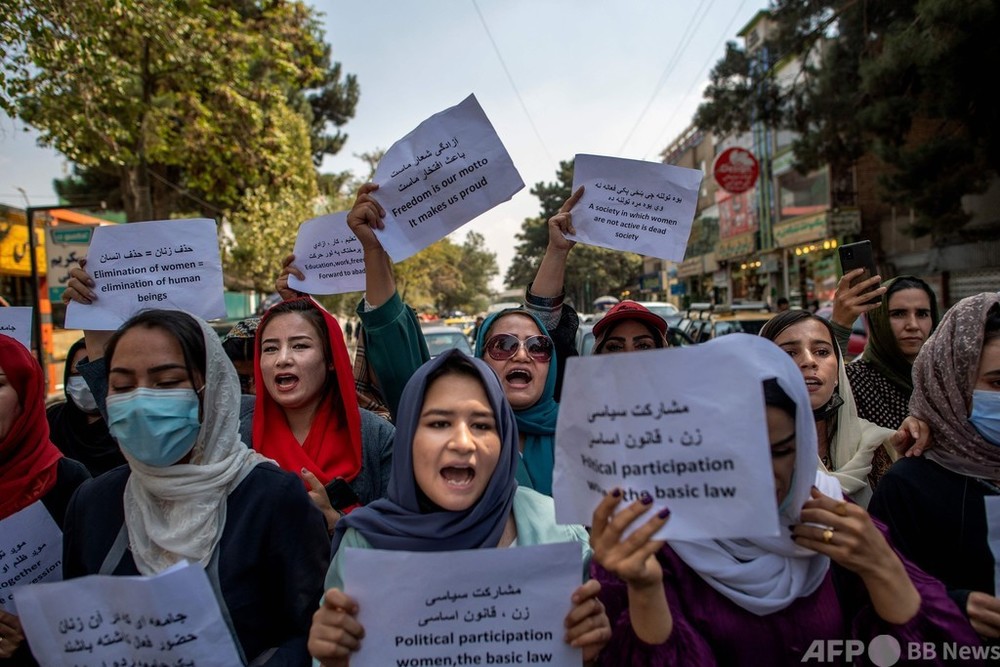 タリバン、女性の就労認めず 国内で不安高まる