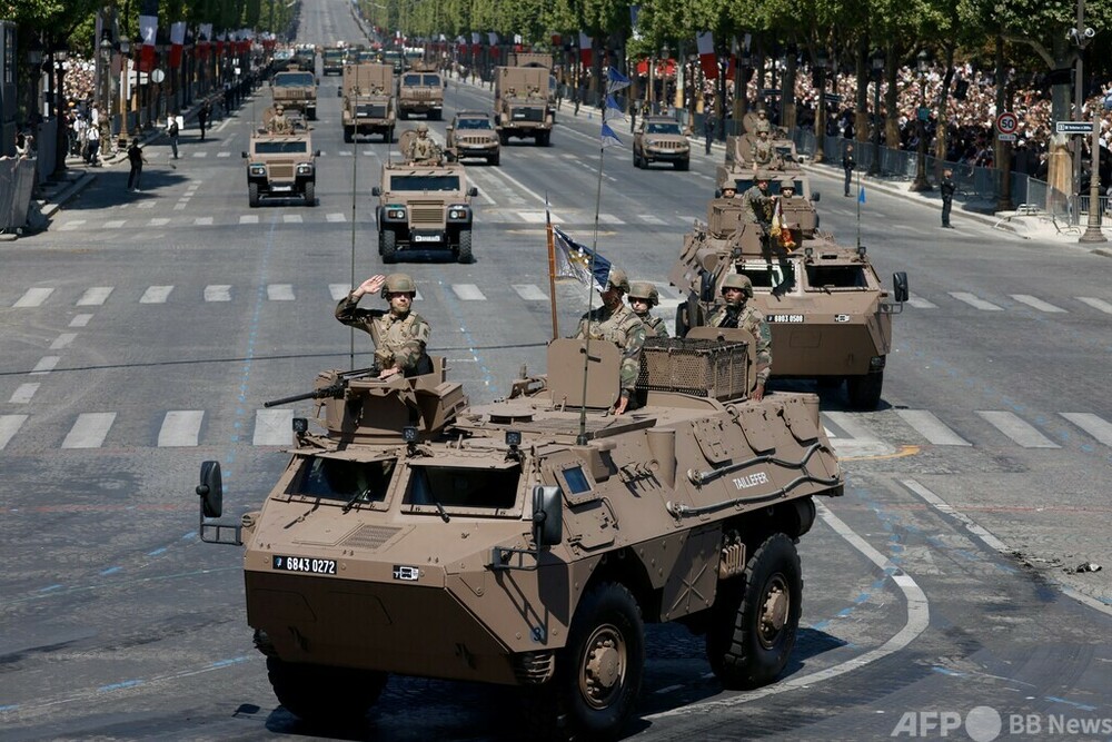 ウクライナに装甲車「数百両」新たに供与へ 仏国防相 写真2枚