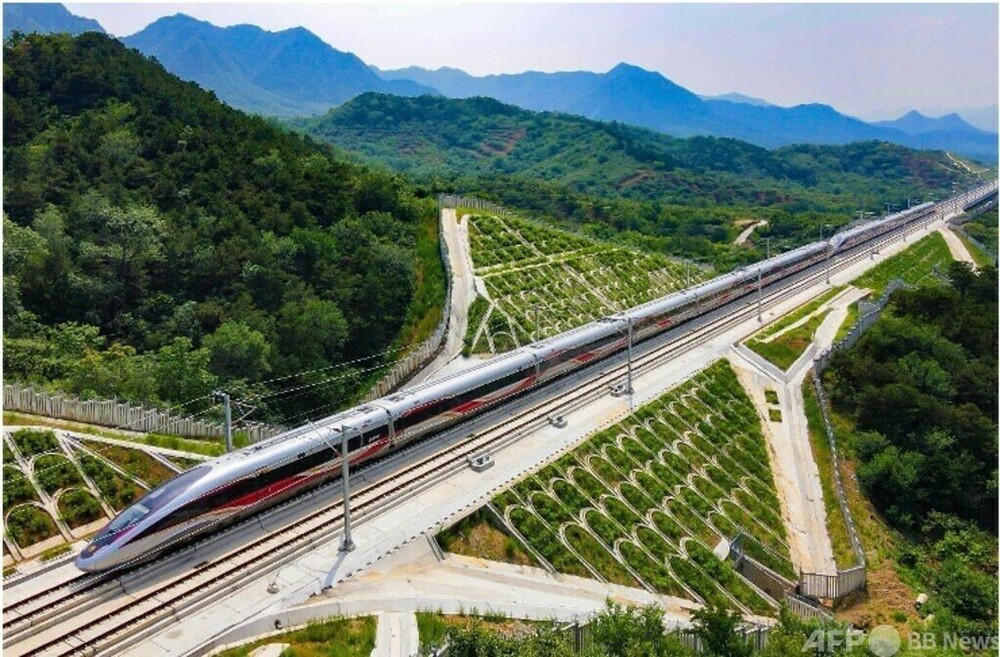 すれ違い速度870キロ！ 中国の新型高速鉄道が世界記録 写真1枚 国際