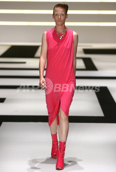 ＜09年春夏東京・コレクション＞グリーン、新作を発表