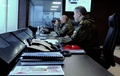 ロシア極東ウスリースクで行われた大規模合同軍事演習「ボストーク2022」を視察するウラジーミル・プーチン大統領（奥、2022年9月6日撮影）。(c)Mikhail KLIMENTYEV / SPUTNIK / AFP  