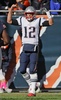 18NFL第7週、シカゴ・ベアーズ対ニューイングランド・ペイトリオッツ。ファーストダウン成功を喜ぶニューイングランド・ペイトリオッツのトム・ブレイディ（2018年10月21日撮影）。(c)Jonathan Daniel / GETTY IMAGES NORTH AMERICA / AFP