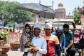 猛暑に見舞われているインドの首都ニューデリーの街角で（2024年5月21日撮影）。(c)Money SHARMA / AFP