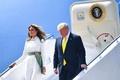インド・アーメダバードの空港に到着したドナルド・トランプ米大統領夫妻（2020年2月24日撮影）。(c)MANDEL NGAN / AFP