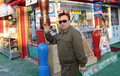 韓国ソウル（Seoul）北部で商店を営む、北朝鮮の故金正日（キム・ジョンイル、Kim Jong-Il）総書記のそっくりさんの金永植（キム・ヨンシク、Kim Young-Sik）さん（2011年12月26日撮影）。(c)AFP/Prakash SINGH

&lt;a href=&quot;http://www.afpbb.com/article/life-culture/life/2847973/8238368&quot;&gt;&lt;b&gt;この記事の本文を読む&lt;/b&gt;&lt;/a&gt;