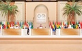 サウジアラビア・リヤドで開催されたアラブ連盟とイスラム協力機構（OIC）の緊急合同首脳会議で議長を務めるムハンマド・ビン・サルマン皇太子（中央）。国営サウジ通信提供（2023年11月11日撮影、提供）。(c)AFP PHOTO / HO/ SAUDI PRESS AGENCY