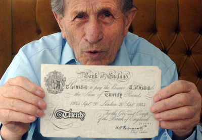 偽札製造のための強制収容所を描いた映画「Die Falscher」 - ドイツ