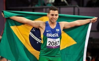 ピストリウスが男子200メートルで銀、レース後に不満漏らす パラリンピック