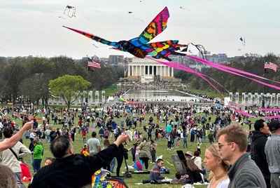 米ワシントンで春のたこ揚げ