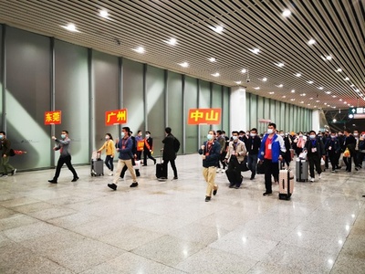 湖北省黄岡市から出稼ぎ専用列車が出発、累計2万人運ぶ