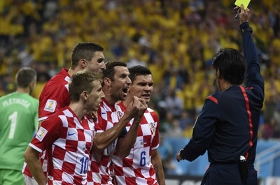 「恥ずべきPK」 クロアチア各紙が西村主審を批判