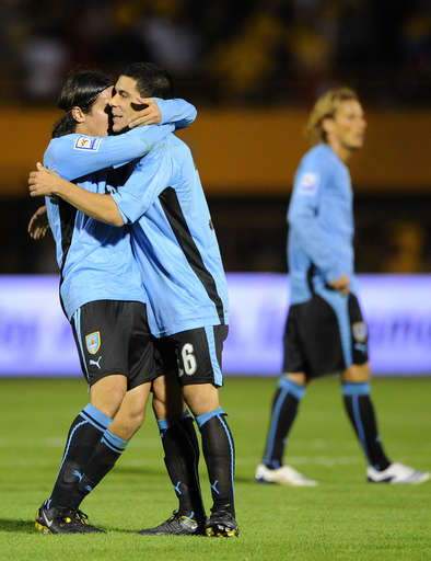 ウルグアイ コロンビアに勝利