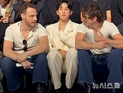 韓流スターに人種差別？…ミラノのファッションショーで物議を醸す“窮屈な瞬間”