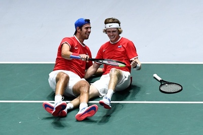 ロシアがセルビア下しデ杯4強入り、英国も準決勝進出