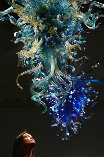 米ガラス彫刻家チフーリ氏の展覧会開催、ロンドン