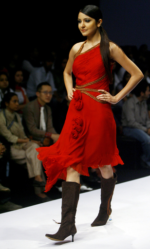 ＜08/09年秋冬インド・ファッションウィーク＞Khushali Kumarら、新作発表
