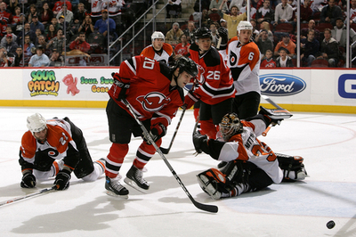 デビルズ ホームでフライヤーズに勝利