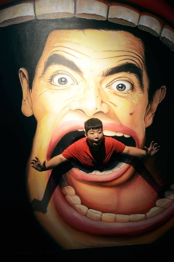 だまし絵と共演、青島で立体アート展 中国