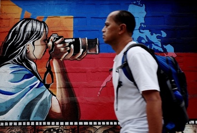 壁画があなたを「見つめてる」、フィリピン・マニラ