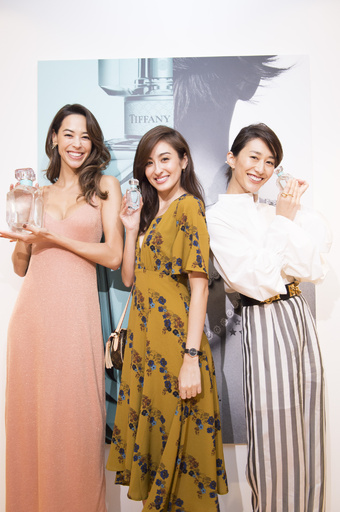 「ティファニー」新フレグランス、ブルーが煌めくアイリスフラワーの香り