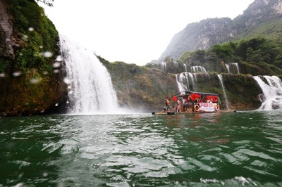 国境を跨ぐアジア最大の滝、一般公開・中国