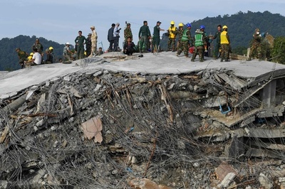 カンボジアで建設中のホテル倒壊、死者36人に