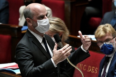 学校でのいじめを犯罪化 仏下院が法案可決