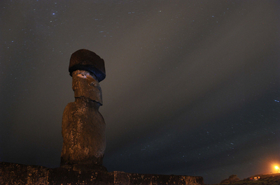 皆既日食待つイースター島、天文ファンで人口倍増