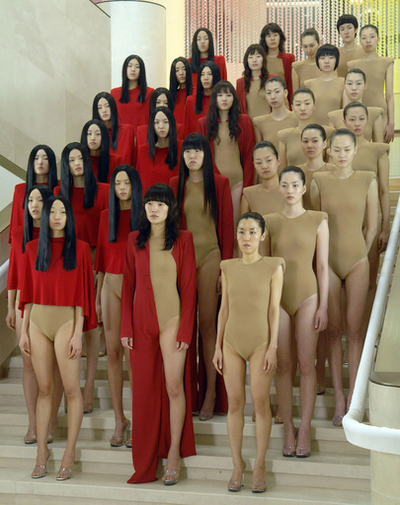 イタリア人アーティスト、ソウルで女体パフォーマンスを発表 - 韓国