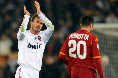 ミラン ベッカムのデビュー戦でローマと引き分ける