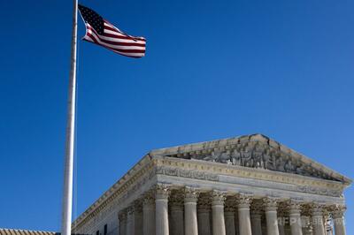 米最高裁、移民強制送還を一時阻止