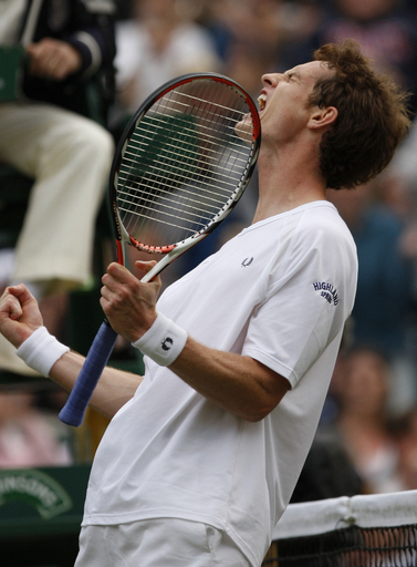 マレー ウィンブルドン初戦でサントロ下す