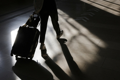 競売スーツケースの遺体は子ども2人 NZ警察