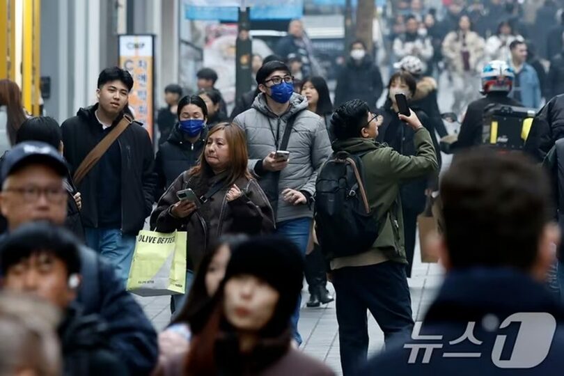 外国人観光客でにぎわうソウル明洞通り(c)news1