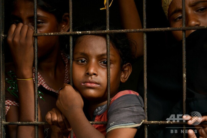 海上のロヒンギャ船を漁師らが救助、上陸拒否した当局に憤慨し インドネシア