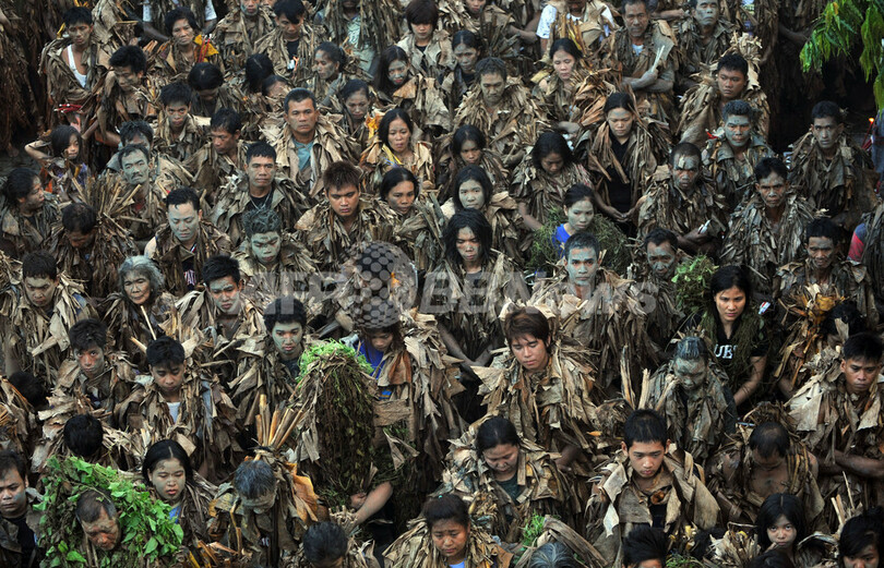 「泥の人」、洗礼者ヨハネ称えるフィリピンの儀式