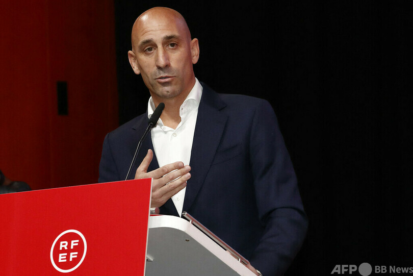 スペイン検察、ルビアレス会長を性的暴行で訴追 W杯で選手にキス