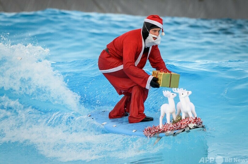 アルプスの波乗りサンタ スイス