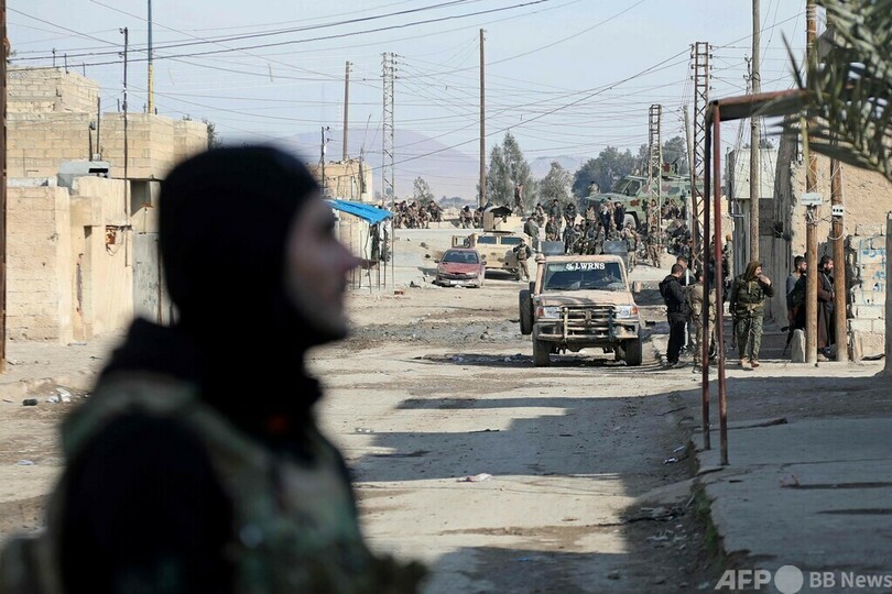 シリアのIS構成員収容所襲撃 戦闘で90人近く死亡