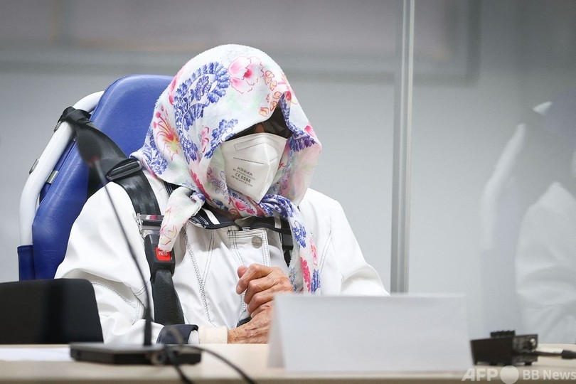 逃走図ったナチスの96歳女性被告、初公判はほぼ黙秘