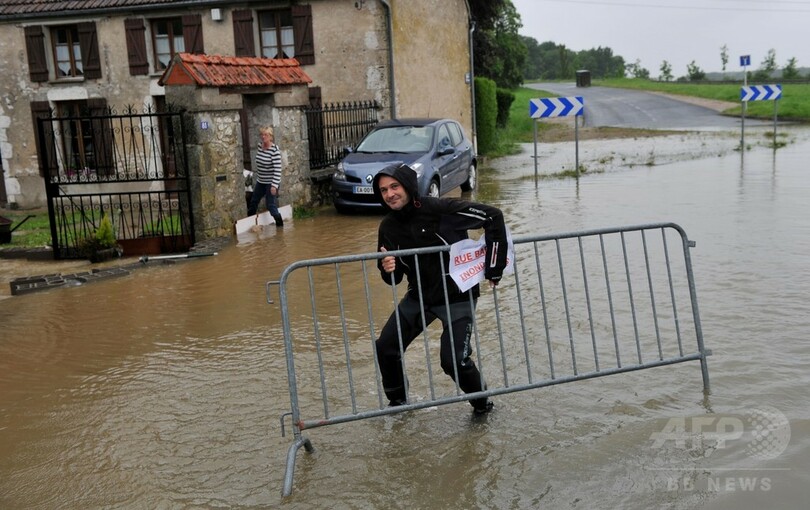 フランス洪水 強盗逮捕に貢献 濁流で林道冠水して逃げられず 写真1枚 国際ニュース Afpbb News