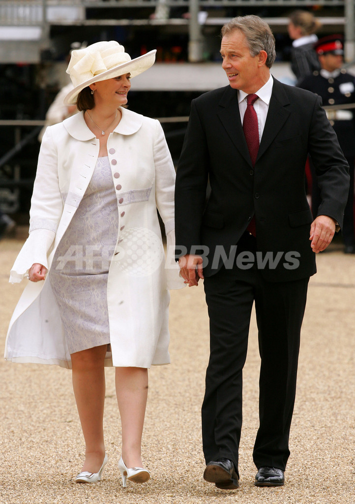 ブレア英前首相のプロポーズはトイレ掃除中に 写真2枚 国際ニュース Afpbb News